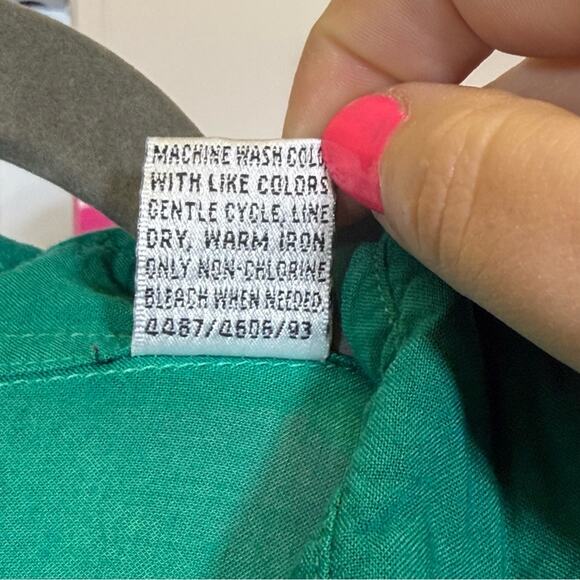 Bentley, Vintage Green Button-Up Shirt with shoulder pads. Size Medium. - Picture 6 of 8